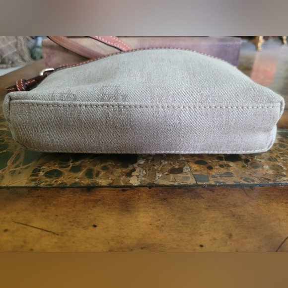 Dooney & BOURKE Elegant Tan and Brown Women's Bag - Picture 5 of 10